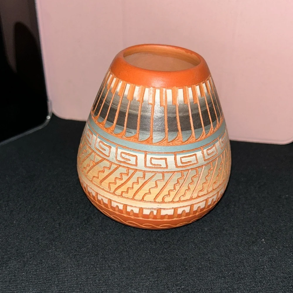 Navajo clay pottery vase signed